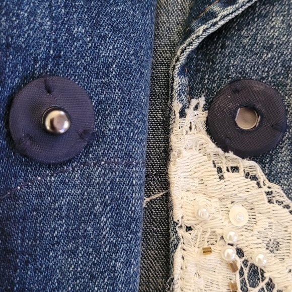 Denim jacket with lace embellishment - Picture 6 of 9